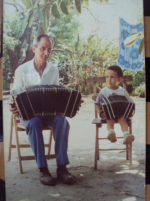 Dúo de bandoneón con papá
